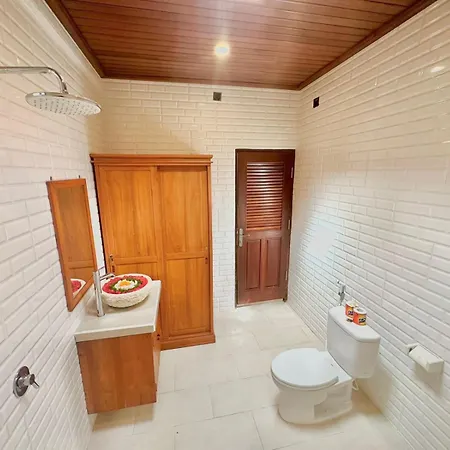 Bupon House Anggrek Room Penginyahan Exterior photo